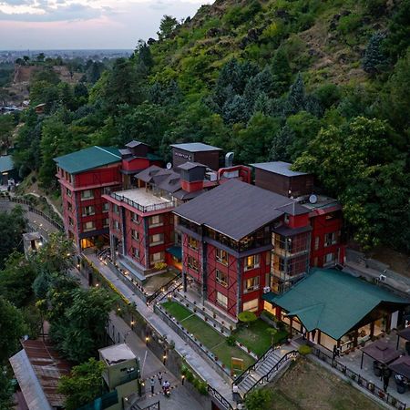 ホテル Golden Tulip Srinagar エクステリア 写真