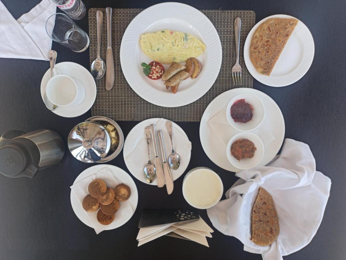 ホテル Golden Tulip Srinagar エクステリア 写真