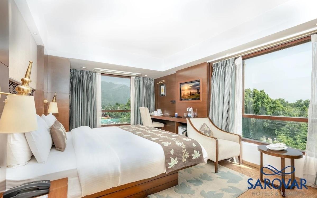 ホテル Golden Tulip Srinagar エクステリア 写真