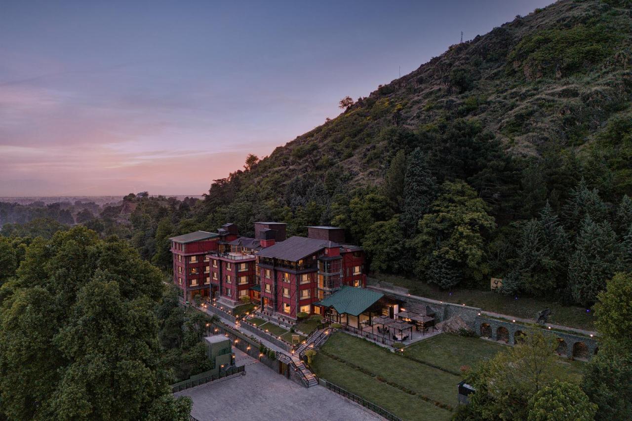 ホテル Golden Tulip Srinagar エクステリア 写真