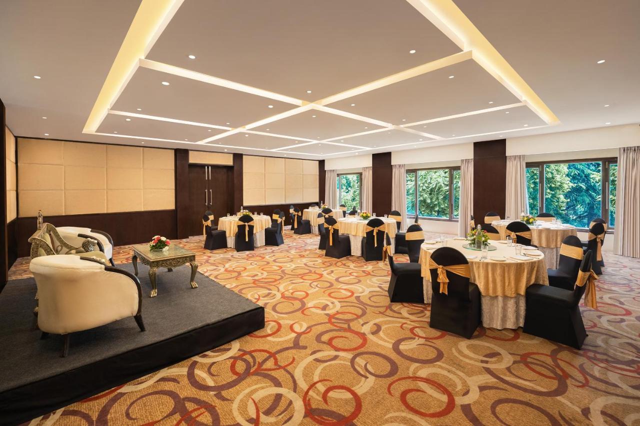 ホテル Golden Tulip Srinagar エクステリア 写真