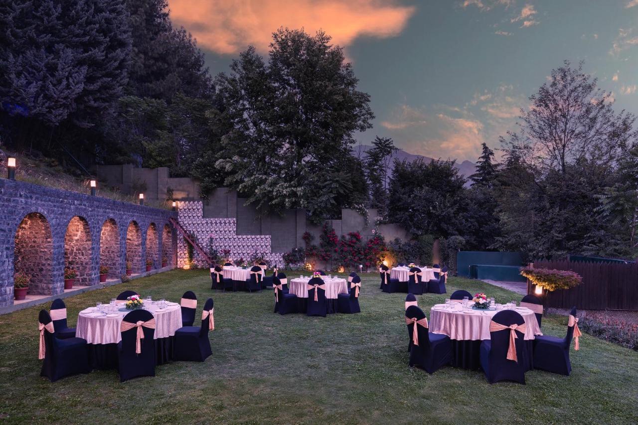 ホテル Golden Tulip Srinagar エクステリア 写真