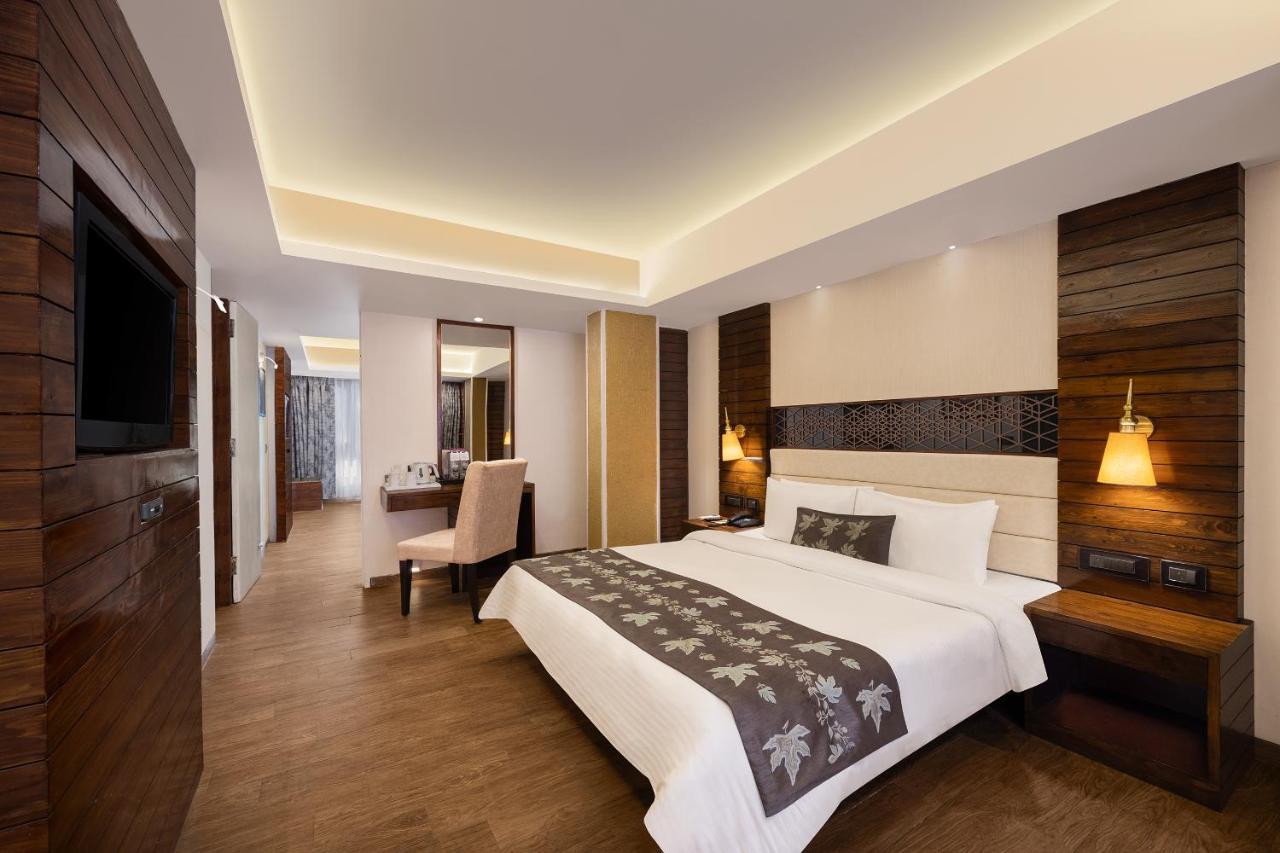 ホテル Golden Tulip Srinagar エクステリア 写真