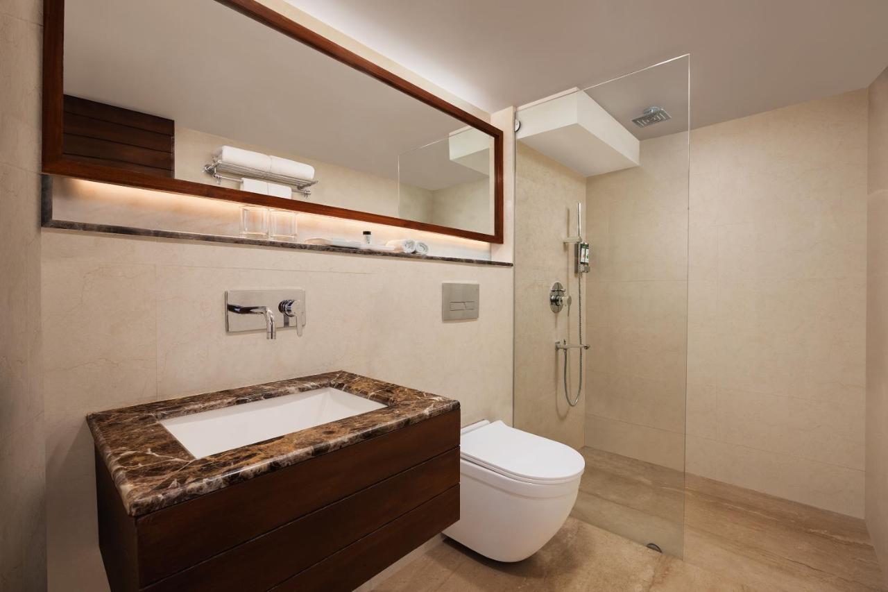 ホテル Golden Tulip Srinagar エクステリア 写真