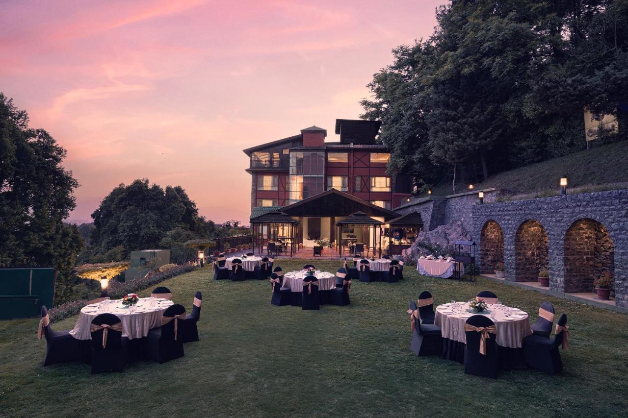 ホテル Golden Tulip Srinagar エクステリア 写真