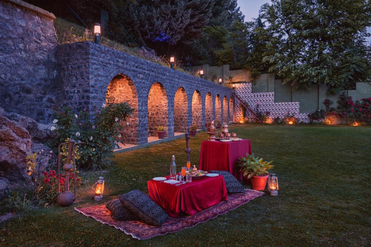 ホテル Golden Tulip Srinagar エクステリア 写真