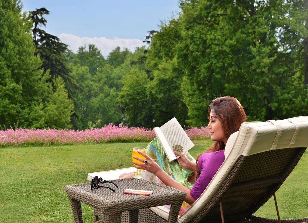 ホテル Golden Tulip Srinagar エクステリア 写真