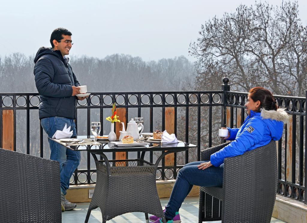 ホテル Golden Tulip Srinagar エクステリア 写真