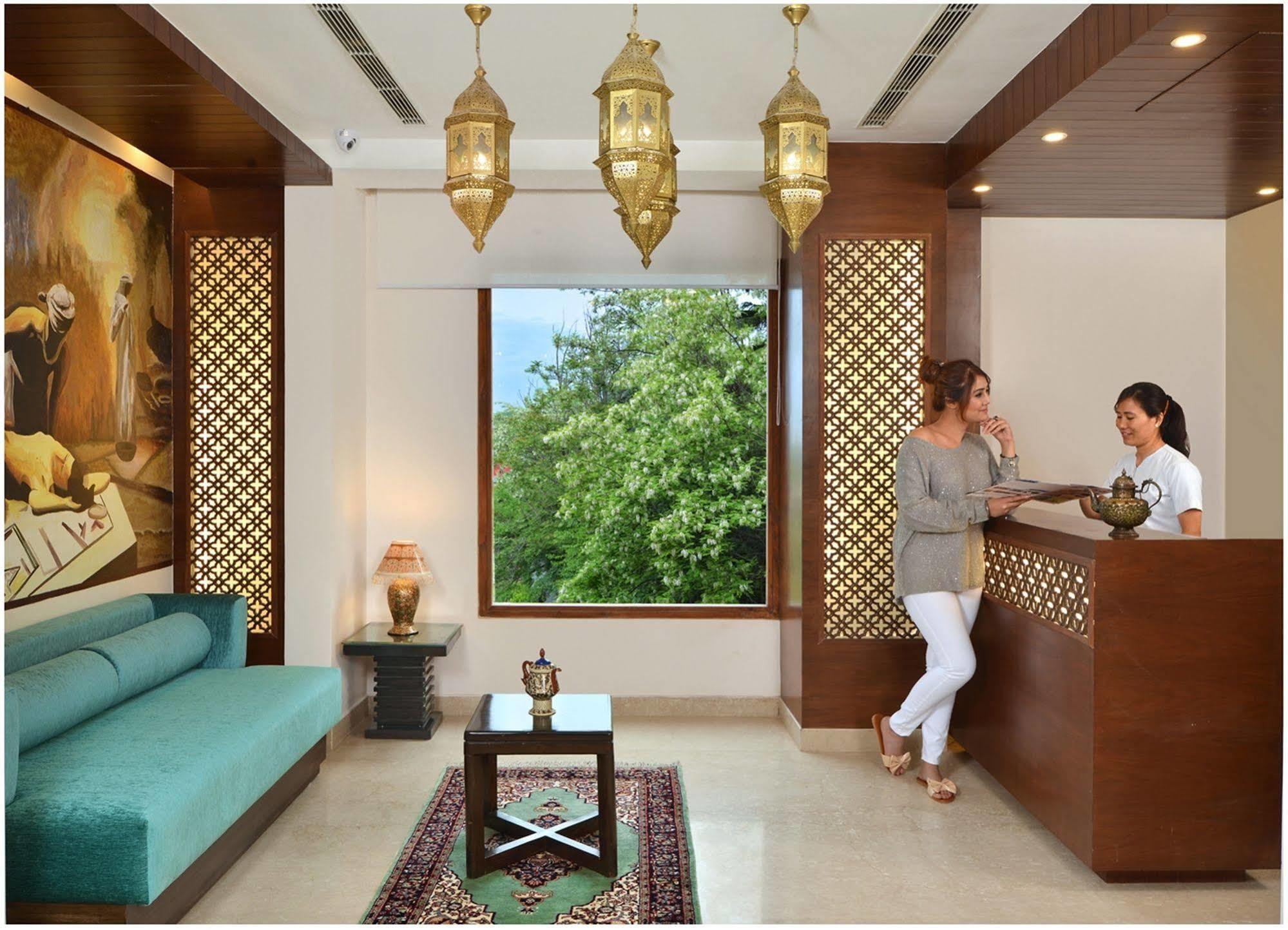ホテル Golden Tulip Srinagar エクステリア 写真