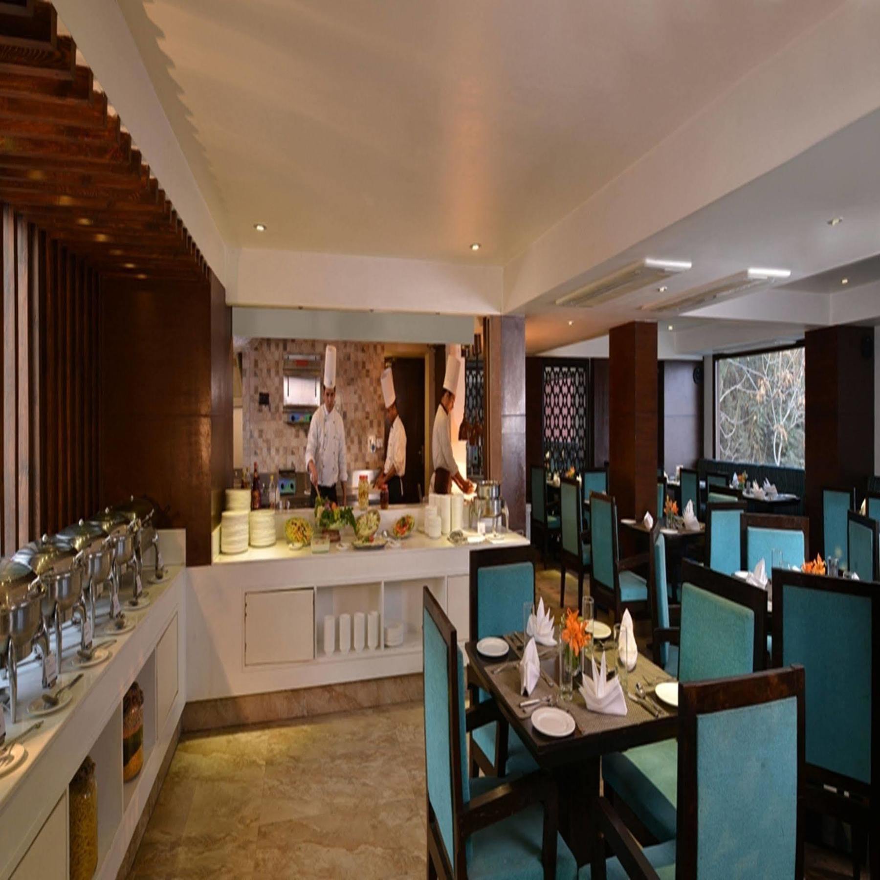 ホテル Golden Tulip Srinagar エクステリア 写真