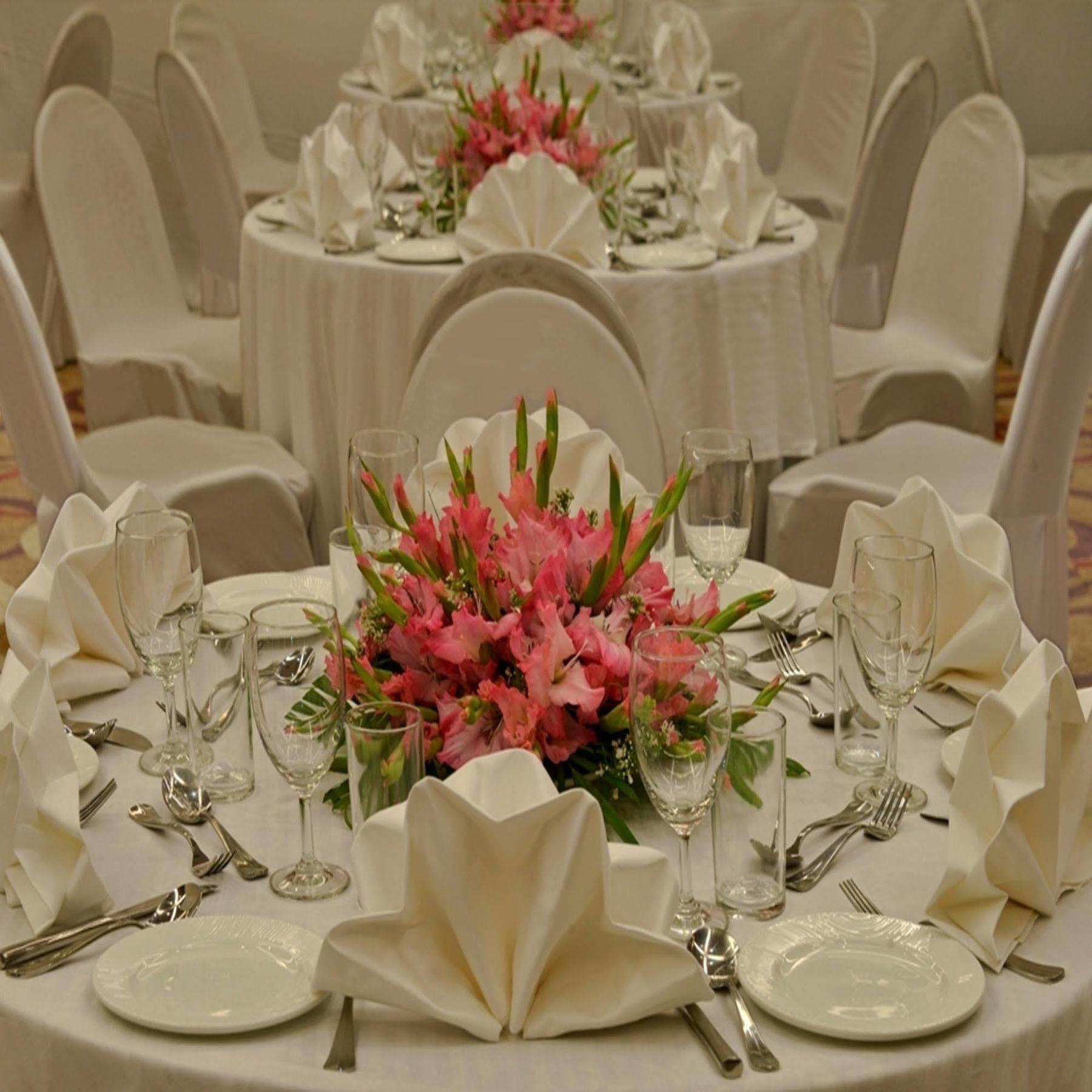 ホテル Golden Tulip Srinagar エクステリア 写真